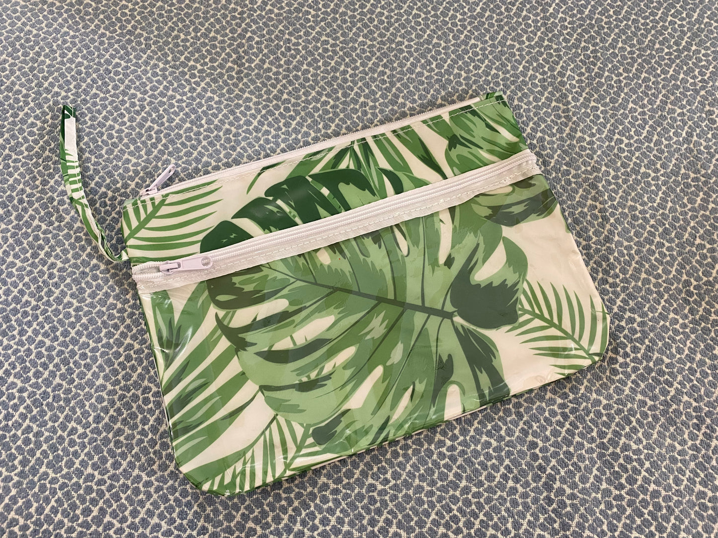 Medium Multi-purpose pouch/small cosmetic bag